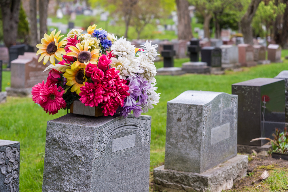 Le guide ultime pour bien choisir les fleurs à un enterrement
